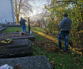 Rozvojový tím v akcii / Jesenné upratovanie cintorína - foto